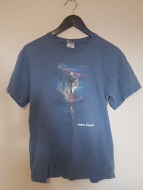 Gildan Blue Wolf Graphic Tee - Jasper Canada